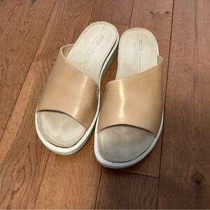 Ecco Women's Tan Leather Corksphere Sandals Size 38.   B6
